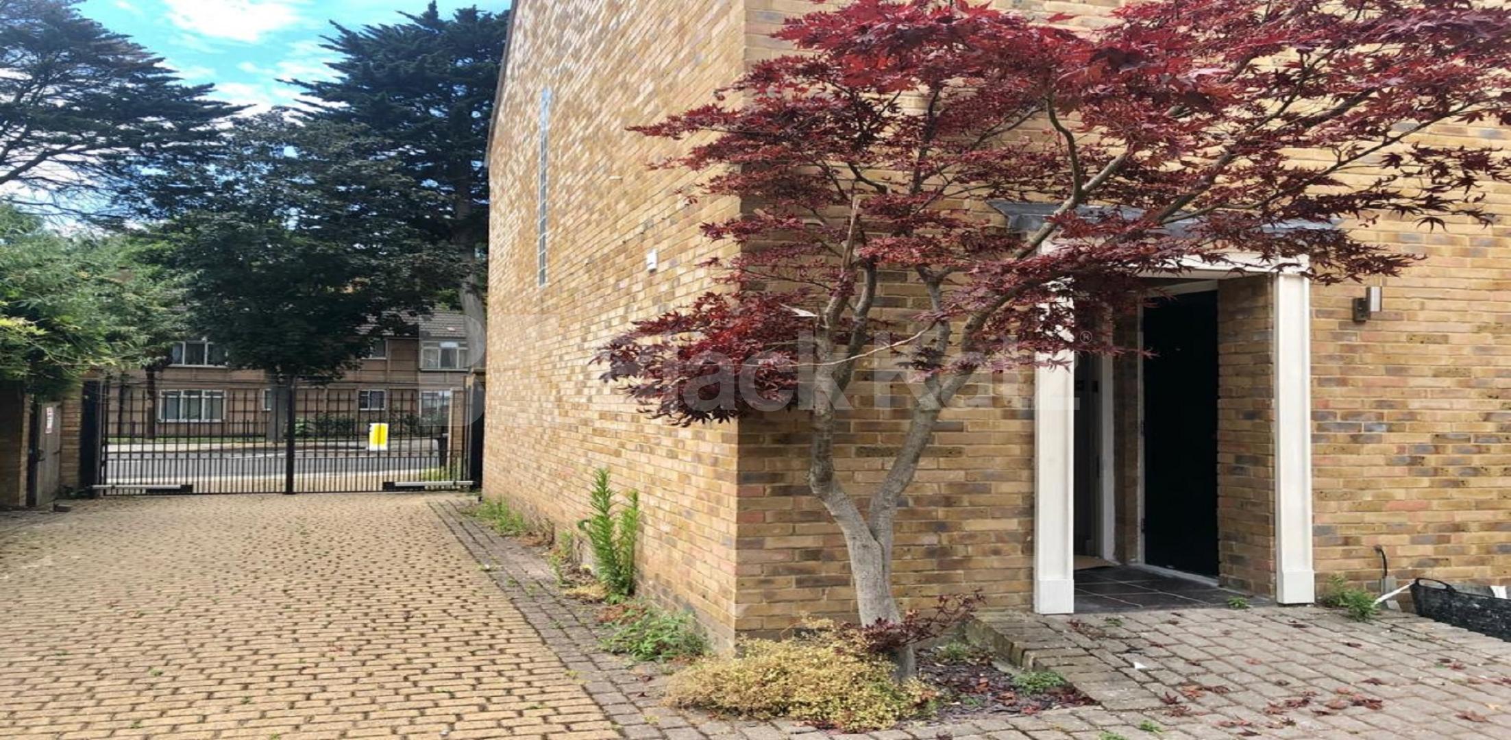 			NEW INSTRUCTION, 4 Bedroom, 1 bath, 1 reception Mews House			 Rodenhurst Road, Clapham South